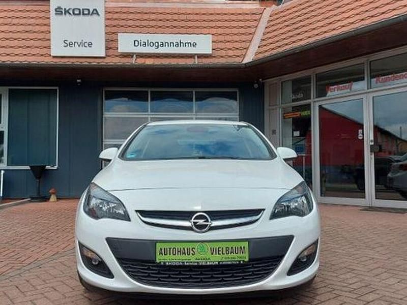 Schneeweiss/olympic/summit whi Gebraucht 2014 Opel Astra Energy Limousine | 9.900 € (Teuer) - Bild 1/4