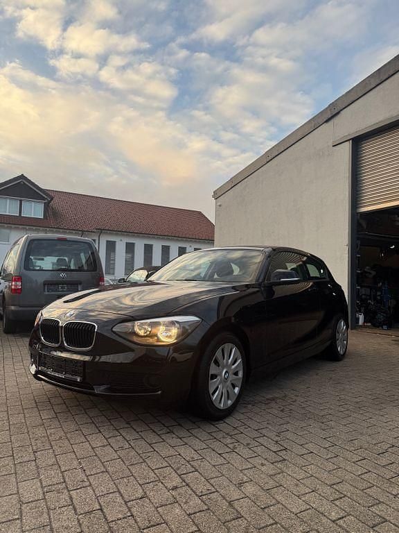 Gebraucht BMW 114 102 PS (75 kW) 2013 Schwarz Kleinwagen