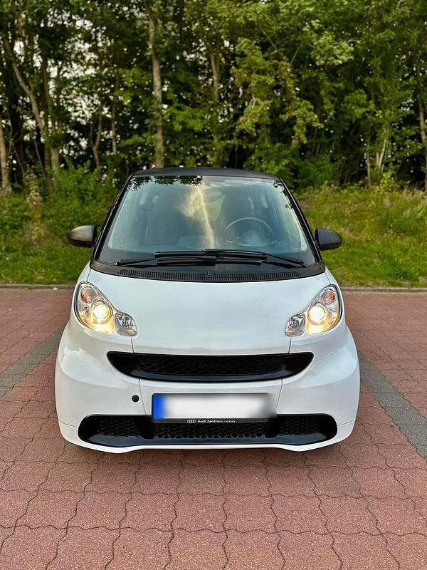 Weiß Gebraucht 2011 Smart ForTwo Coupé Kleinwagen | 2.999 € (Superpreis) - Bild 1/4