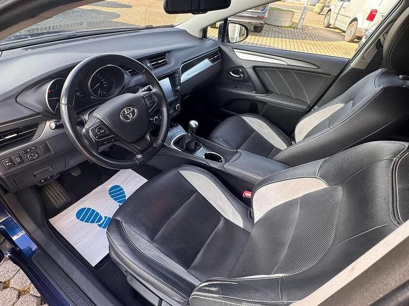 Gebraucht Toyota Avensis Business Edition 143 PS (105 kW) 2015 Blau Kombi