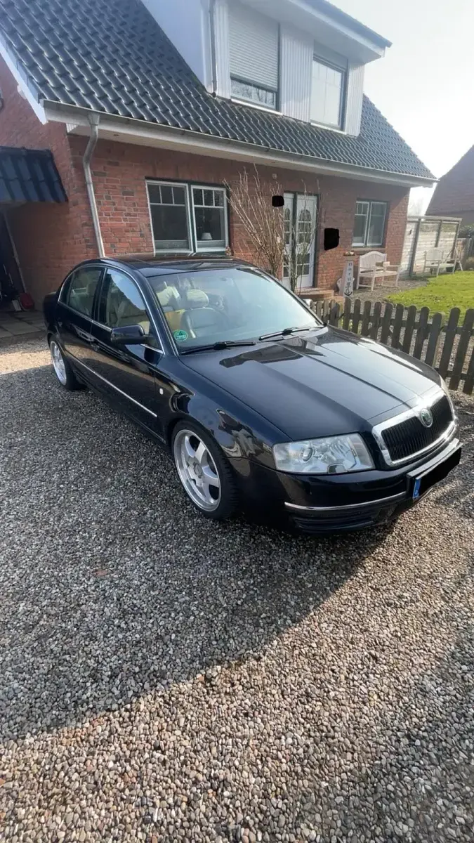 Używany Skoda Superb Elegance 150 KM (110 kW) 2004 Czarny Sedan/Limuzyna
