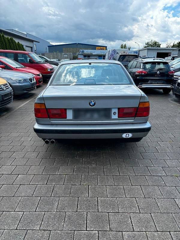Używany BMW 535 210 KM (154 kW) 1988 Szary Sedan/Limuzyna