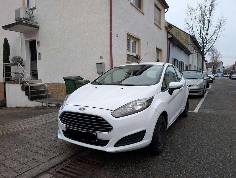 Gebraucht Ford Fiesta Trend 60 PS (44 kW) 2014 Weiß Kleinwagen