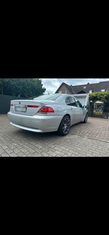 Gebraucht BMW 735 272 PS (200 kW) 2002 Silber Limousine