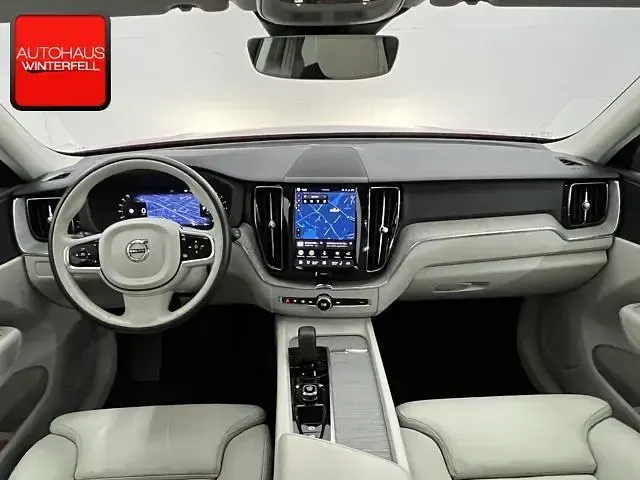 Gebraucht Volvo XC60 Plus 197 PS (144 kW) 2023 Fusion red (metallic) SUV