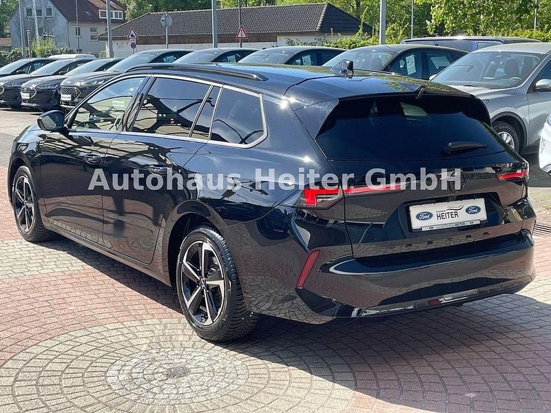 Second-hand Opel Astra 131 CP (96 kW) 2025 Negru Hatchback