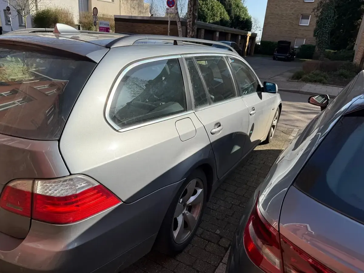 Gebraucht BMW 530 235 PS (172 kW) 2007 Grau Kombi
