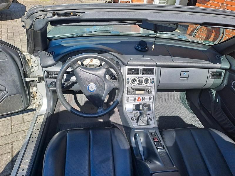 Second-hand Mercedes SLK200 163 CP (119 kW) 2003 Argintiu Cabrio