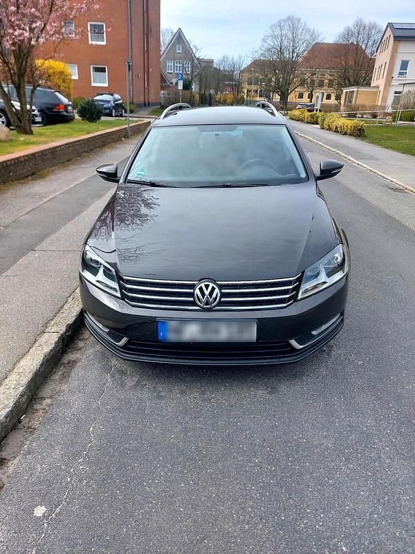 Gebraucht VW Passat 105 PS (77 kW) 2011 Braun Kombi