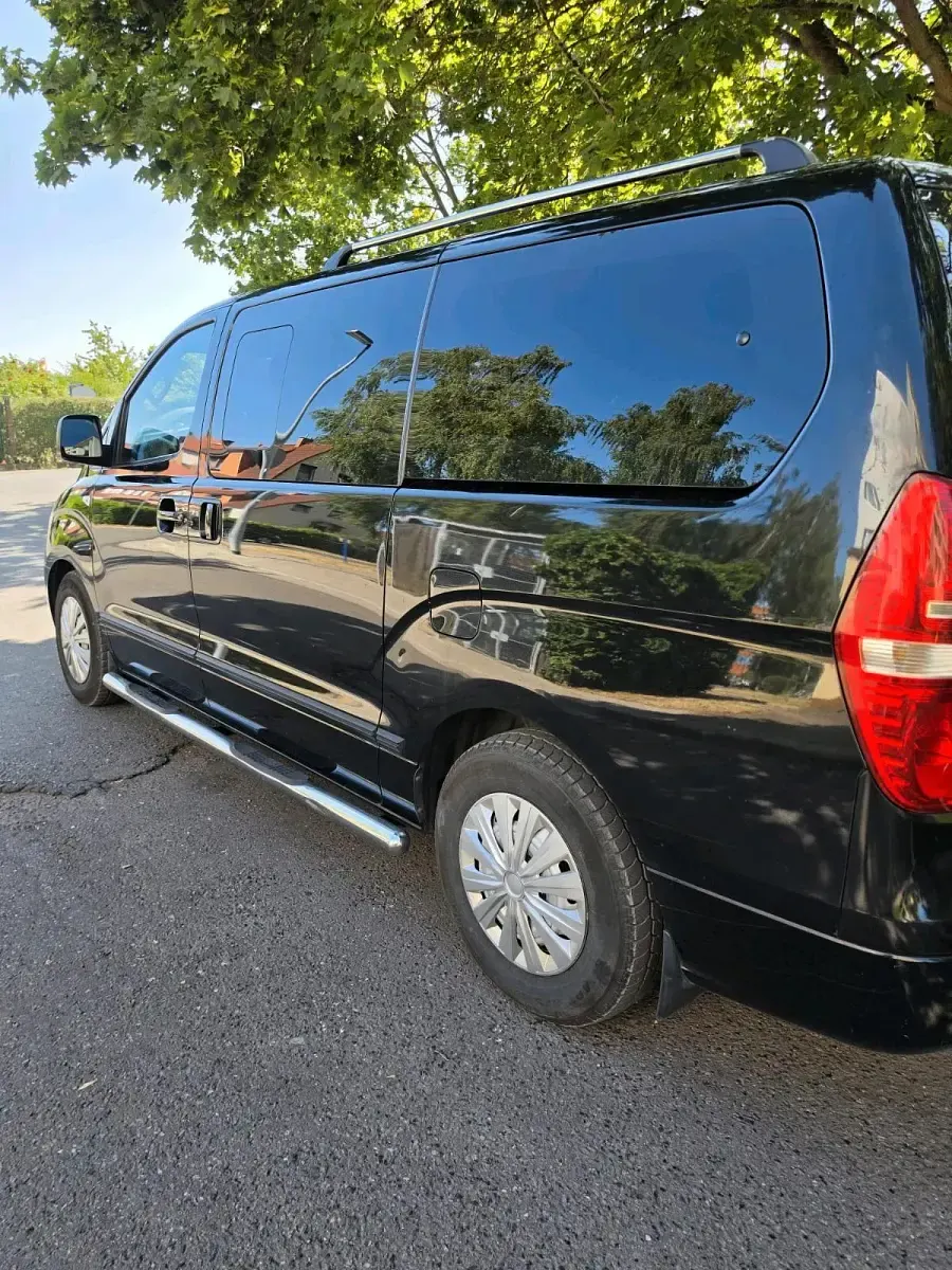 Gebraucht Hyundai H-1 170 PS (125 kW) 2010 Schwarz Van / Kleinbus