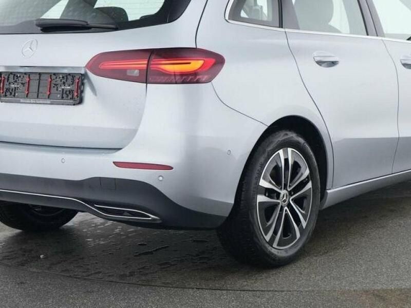 Gebraucht Mercedes 200 150 PS (110 kW) 2024 Lack hightechsilber (metallic) Limousine