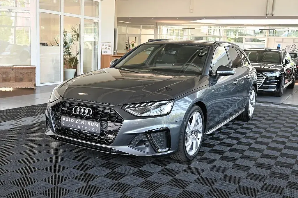 Używany Audi A4 S-Line 265 KM (194 kW) 2023 Szary Kombi