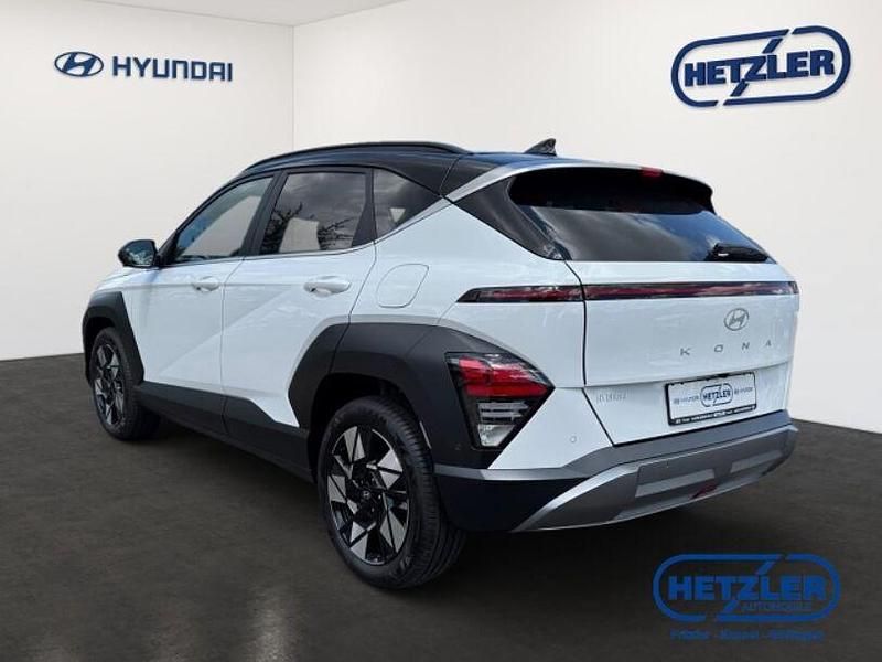 Gebraucht Hyundai Kona Prime 199 PS (146 kW) 2023 Serenity white / abyss black / SUV