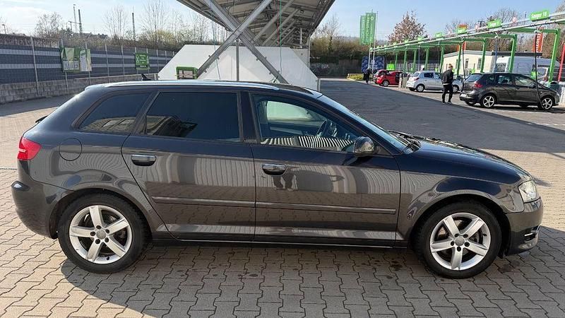 Gebraucht Audi A3 Ambiente 140 PS (102 kW) 2011 Schwarz Kleinwagen