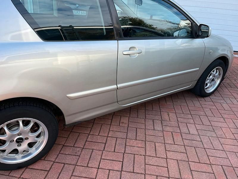 Gebraucht Toyota Corolla Sol 97 PS (71 kW) 2005 Silber Kleinwagen