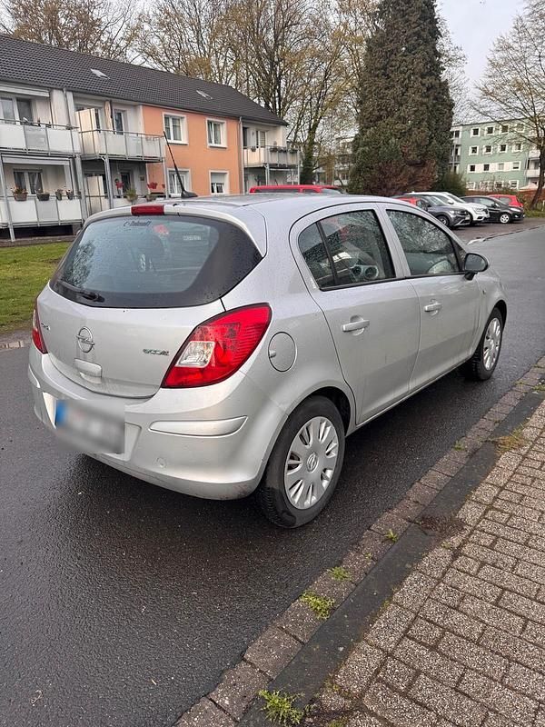 Gebraucht Opel Corsa Innovation 75 PS (55 kW) 2009 Silber Kleinwagen