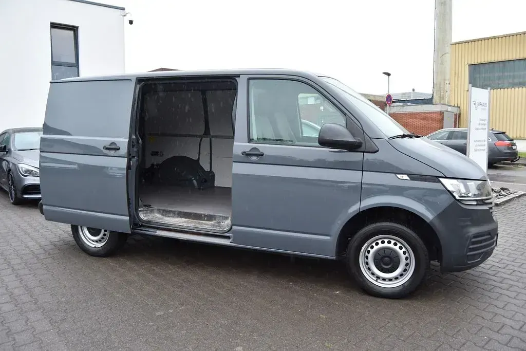 Używany VW Transporter 110 KM (80 kW) 2021 Szary Van