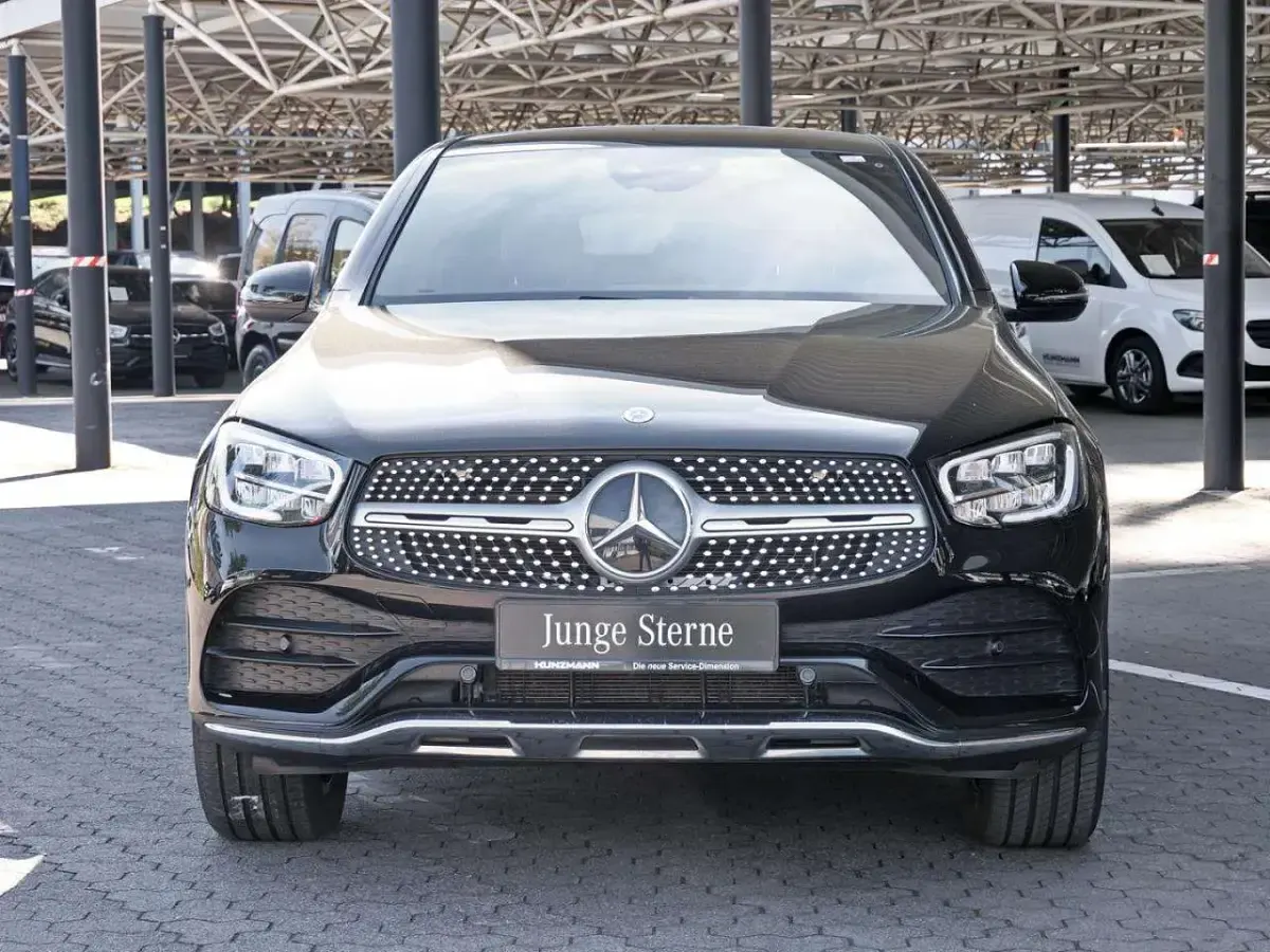 Gebraucht Mercedes GLC300e AMG 306 PS (225 kW) 2022 Obsidianschwarz metallic Coupé