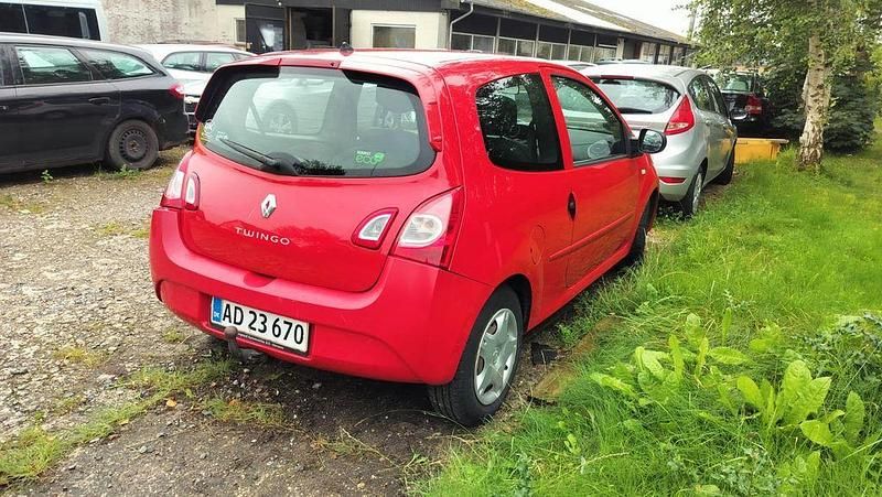 Gebraucht Renault Twingo Authentique 75 PS (55 kW) 2013 Rot Kleinwagen