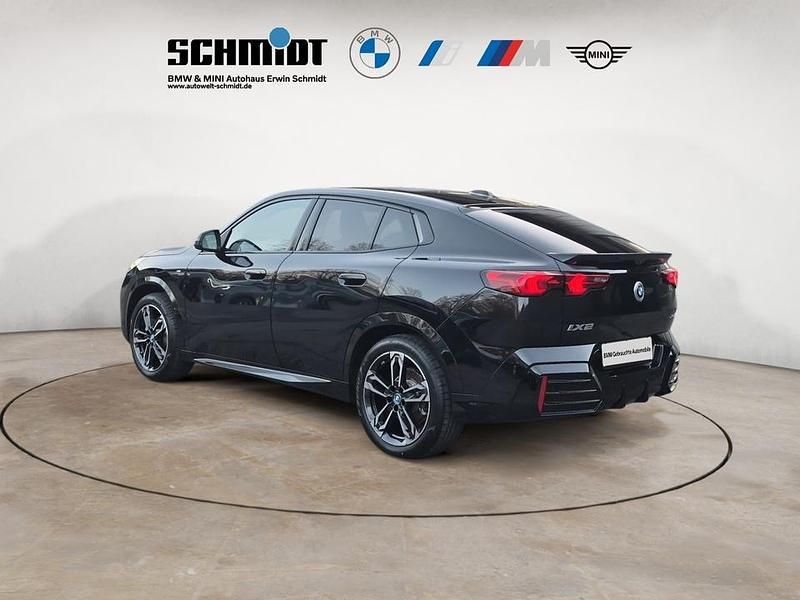 Gebraucht BMW iX2 Comfort Edition 230 kW (313 PS) 2024 (schwarz)  black sapphire SUV