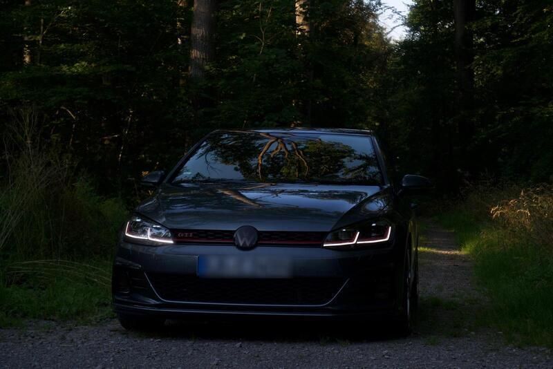 Grau Gebraucht 2017 VW Golf VII GTI Limousine | 21.500 € - Bild 1/4