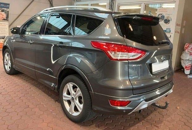 Gebraucht Ford Kuga Individual 150 PS (110 kW) 2016 Grau SUV