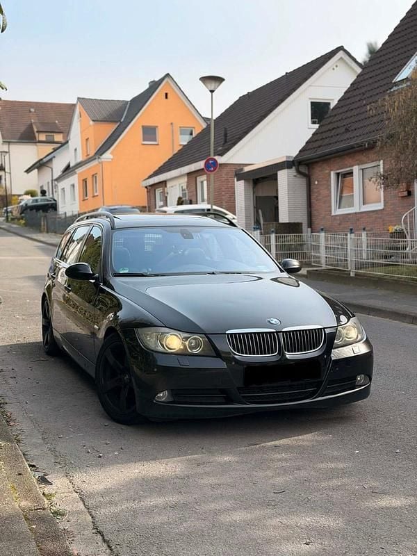 Gebraucht BMW 325 197 PS (144 kW) 2007 Schwarz Kombi