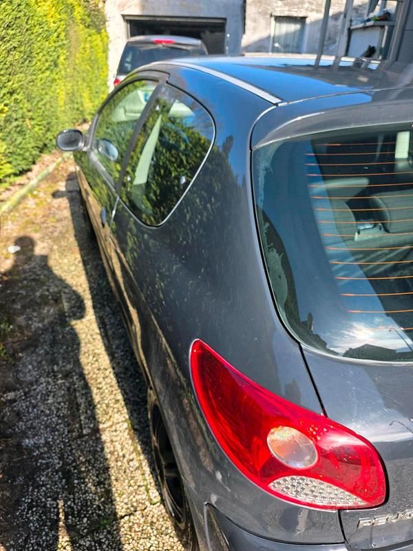 Gebraucht Peugeot 206+ 60 PS (44 kW) 2009 Andere farben Kleinwagen