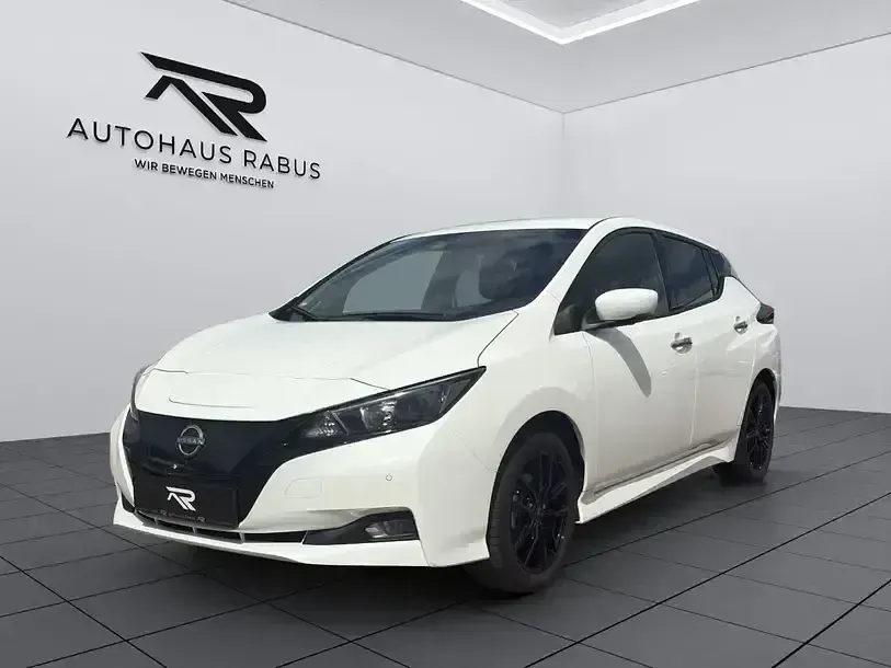 Gebraucht Nissan Leaf N-Connecta 110 kW (150 PS) 2023 Arctic solid white Kleinwagen