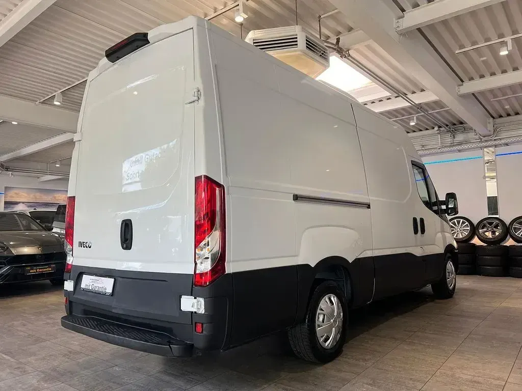 Gebraucht Iveco Daily 136 PS (100 kW) 2019 Weiß Van / Kleinbus