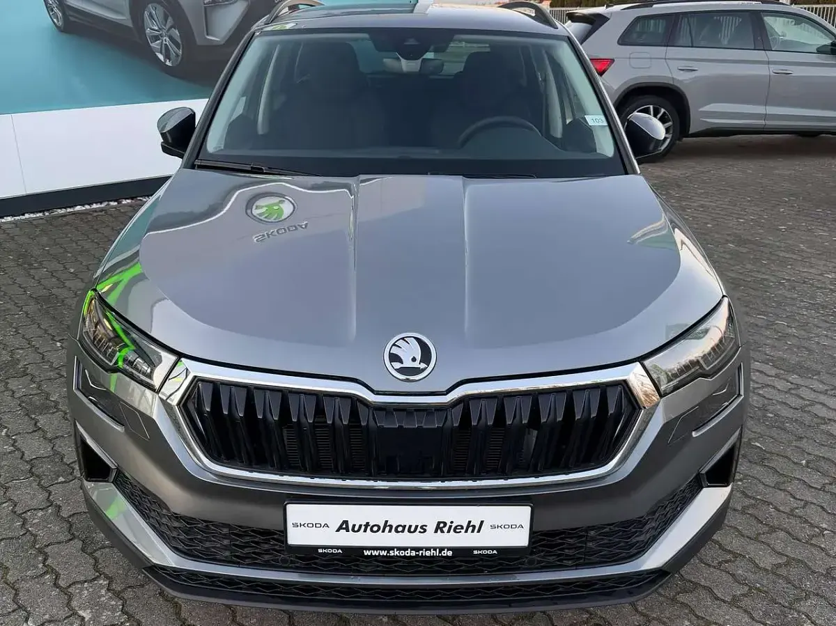 Neu Skoda Karoq Tour 150 PS (110 kW) 2026 Graphitegrau metallic SUV