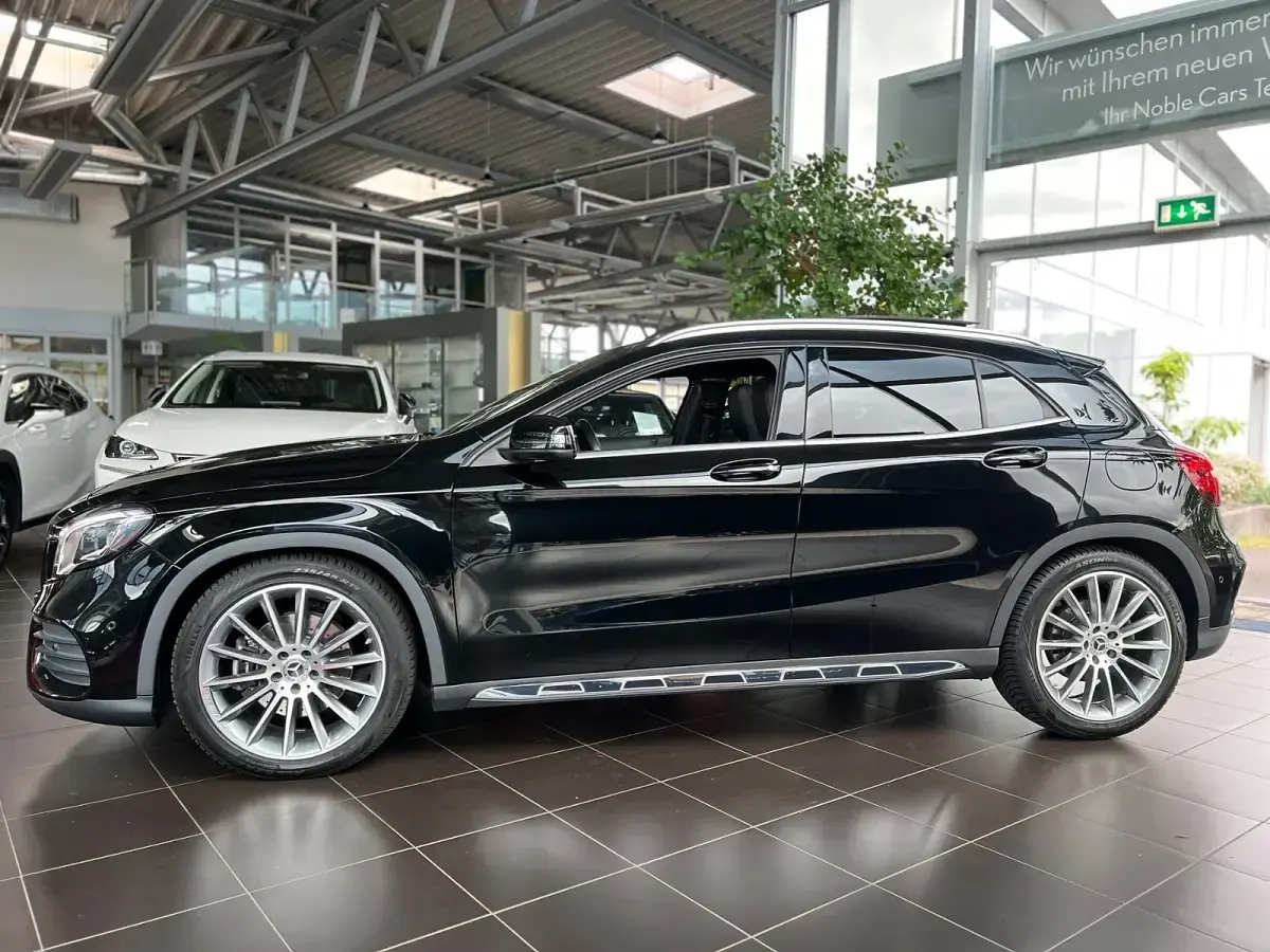 Gebraucht Mercedes GLA250 AMG 211 PS (155 kW) 2018 Kosmosschwarz (metallic) SUV