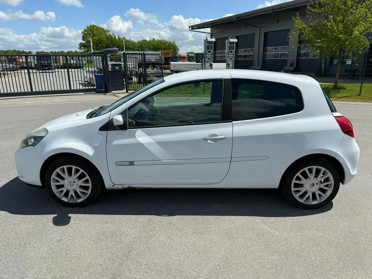 Brugt Renault Clio II 88 HK (64 kW) 2011 Hvid Hatchback