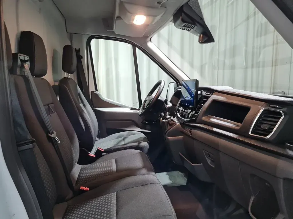 Gebraucht Ford Transit Trend 131 PS (96 kW) 2025 Weiß, frozen white Limousine