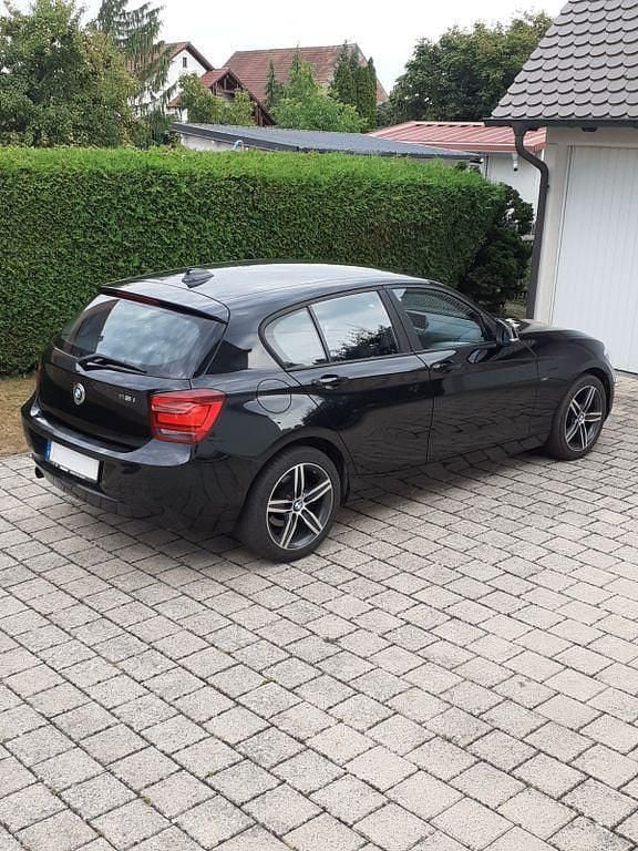 Schwarz Gebraucht 2015 BMW 118 Sport Line Kleinwagen | 9.500 € (Guter Preis) - Bild 1/4