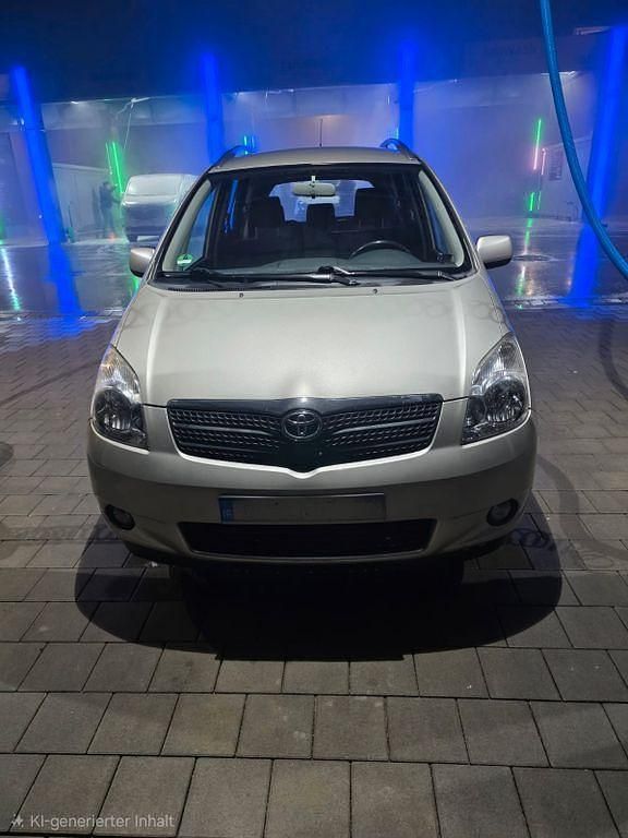 Gold Gebraucht 2003 Toyota Corolla Verso Van / Kleinbus | 3.500 € (Fairer Preis) - Bild 1/4