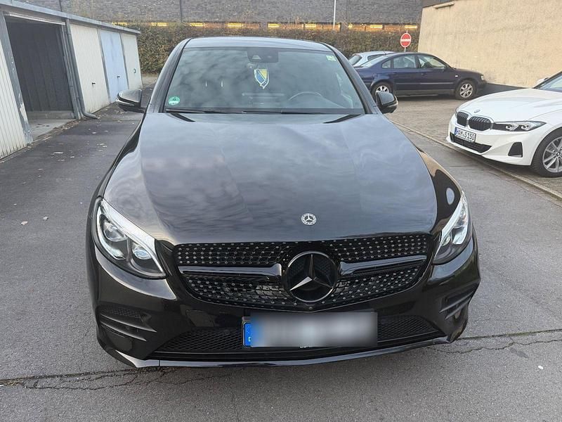 Schwarz Gebraucht 2018 Mercedes 300 Coupé | 29.500 € - Bild 1/4