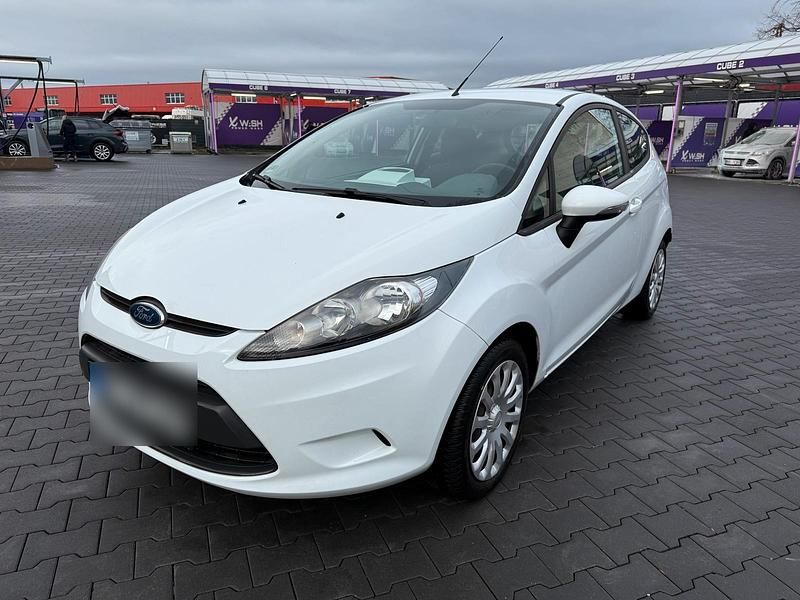 Weiß Gebraucht 2010 Ford Fiesta Ambiente Kleinwagen | 3.350 € (Etwas zu teuer) - Bild 1/4