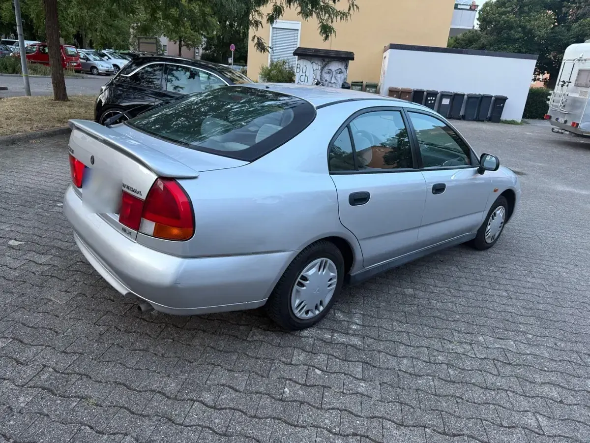 Gebraucht Mitsubishi Carisma 90 PS (66 kW) 1997 Grau Limousine