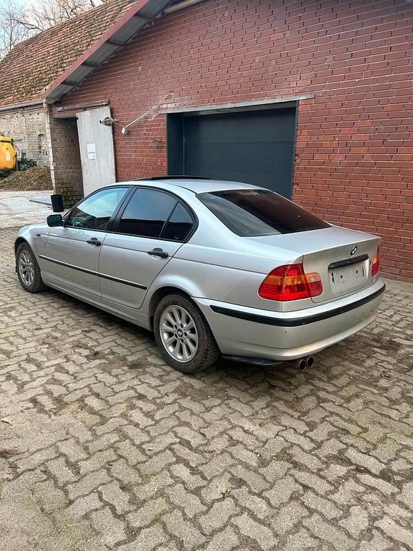 Gebraucht BMW 318 143 PS (105 kW) 2004 Silber Limousine
