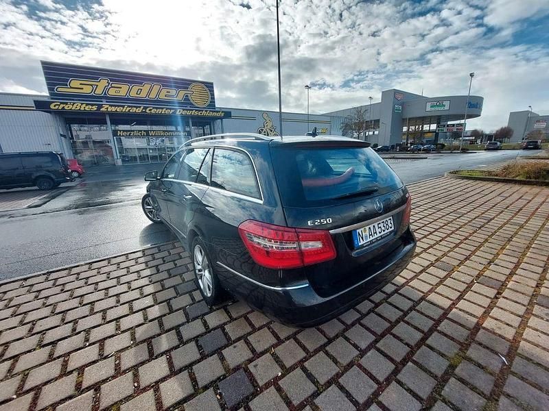 Gebraucht Mercedes E250 204 PS (150 kW) 2011 Schwarz Limousine