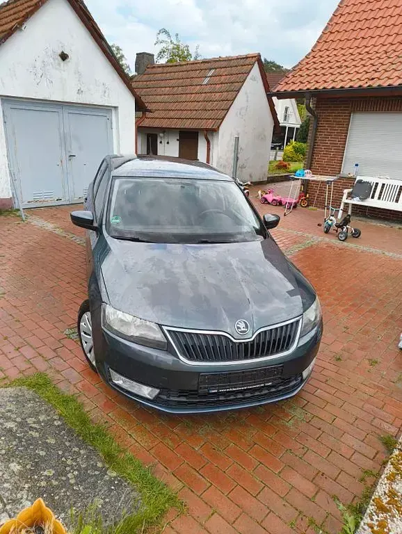 Gebraucht Skoda Rapid 90 PS (66 kW) 2014 Grau Kleinwagen