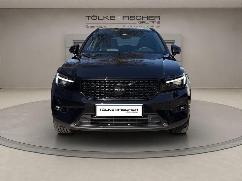 Neu Volvo XC40 Plus 163 PS (119 kW) 2025 Schwarz SUV