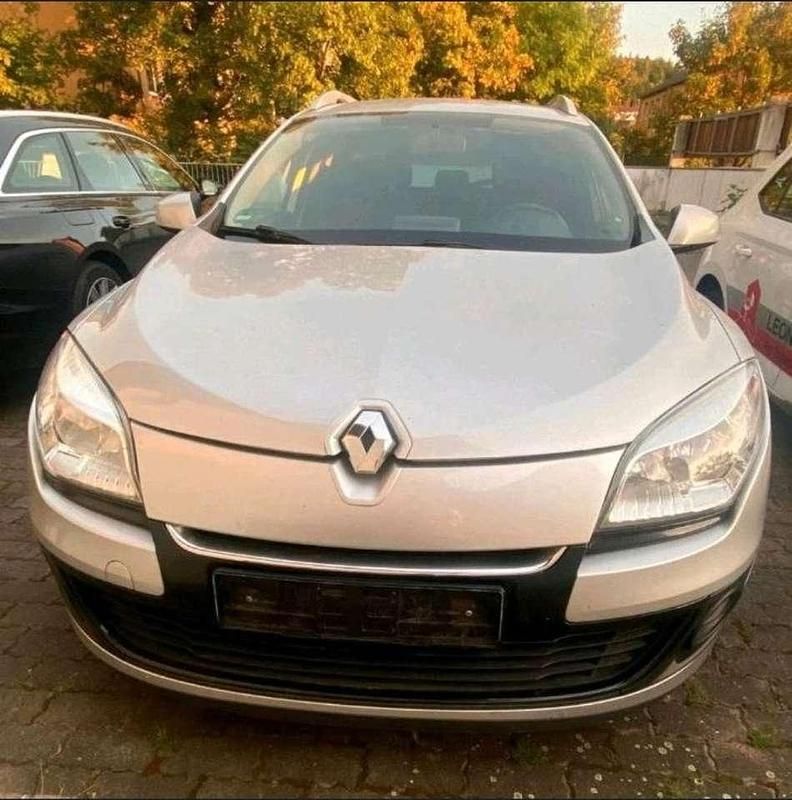 Gebraucht Renault Mégane GrandTour 110 PS (80 kW) 2013 Silber Kombi