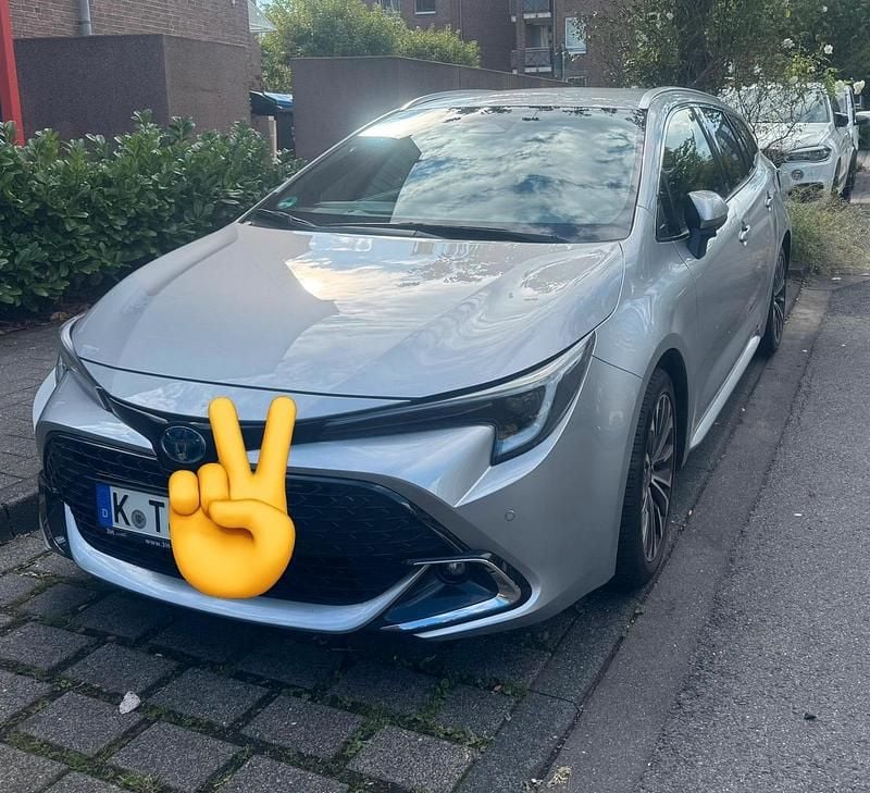 Silber Gebraucht 2024 Toyota Corolla Kombi | 25.000 € (Fairer Preis) - Bild 1/4
