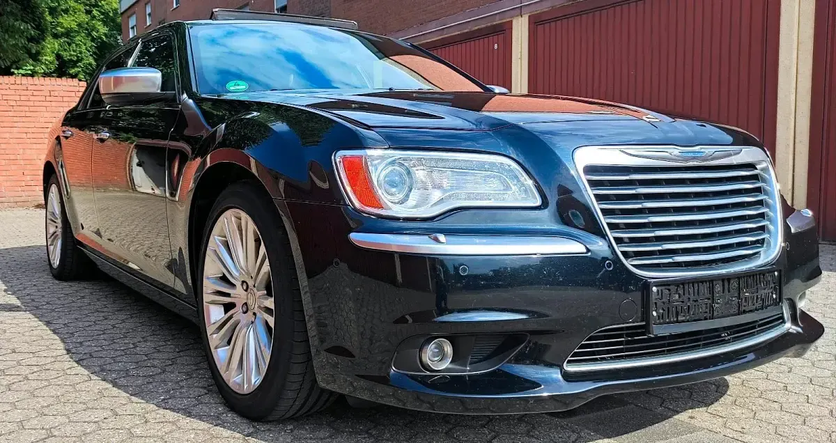 Begagnad Chrysler 300C 2014 Svart Sedan