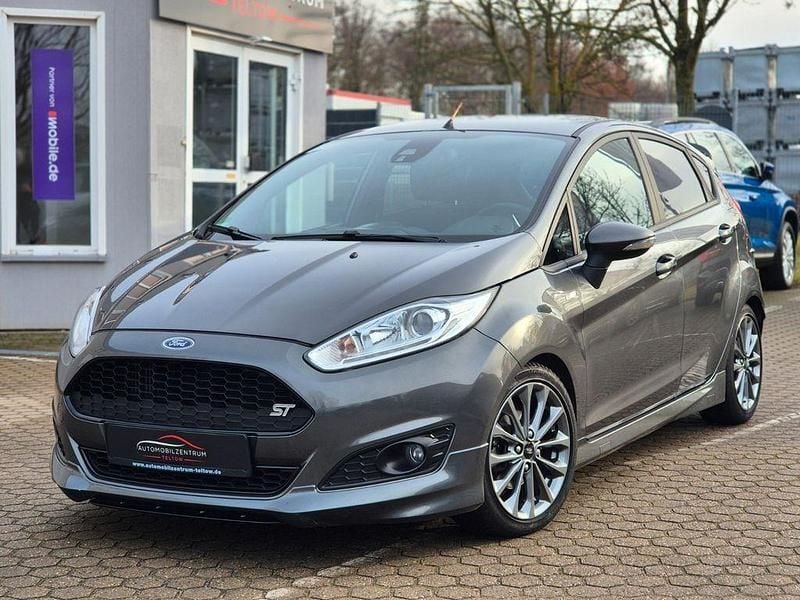 Grau Gebraucht 2016 Ford Fiesta ST-Line Limousine | 10.950 € (Teuer) - Bild 1/4