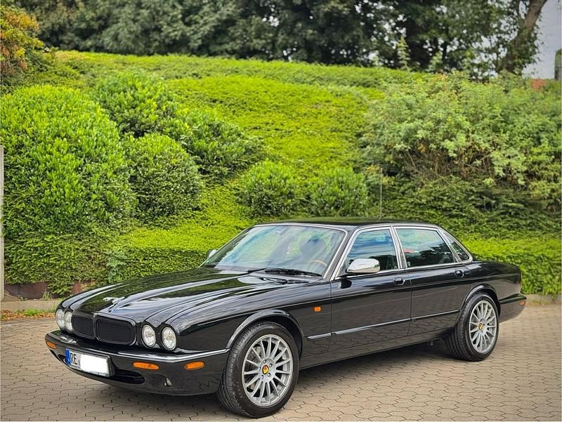 Schwarz Gebraucht 2000 Jaguar XJ8 Limousine | 10.750 € (Superpreis) - Bild 1/4