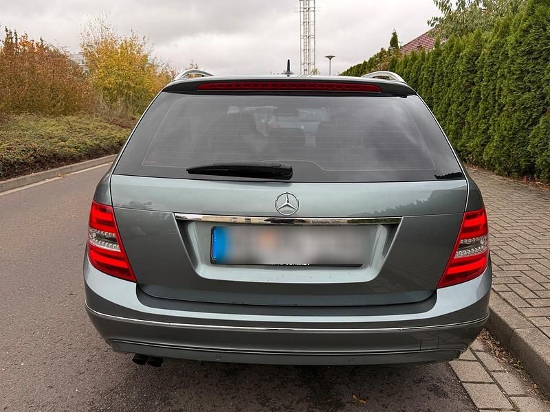 Gebraucht Mercedes C200 136 PS (100 kW) 2011 Grau Kombi