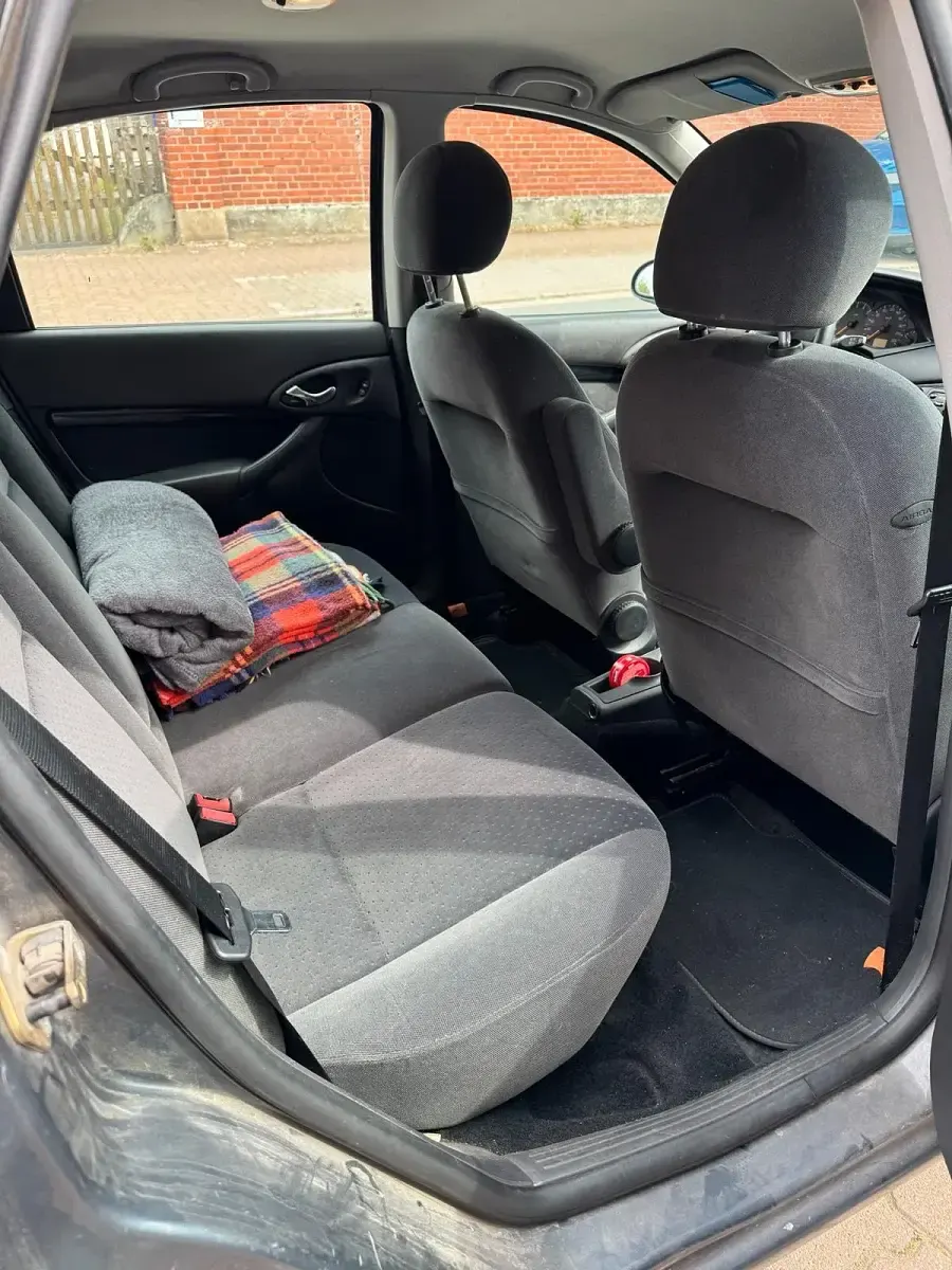 Gebraucht Ford Focus 100 PS (73 kW) 2003 Grau Limousine